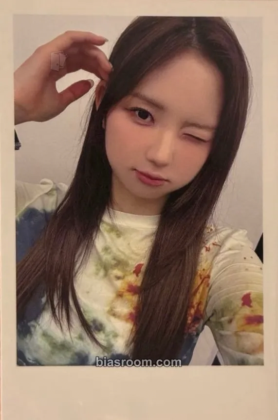 Jiwoo Beyond Beauty Photocard - tripleS - tripleS K-pop photocard