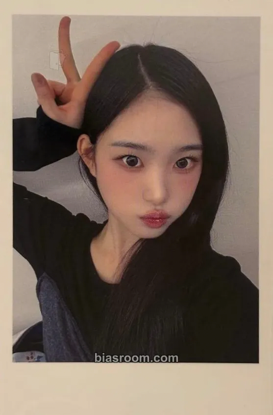 Jiyeon Beyond Beauty Photocard - tripleS - tripleS K-pop photocard