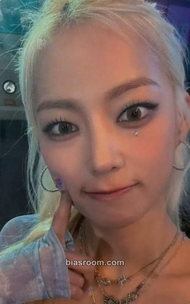 EL7Z UP - Yeeun - 7+Up Album soundwave lucky draw (LD) pop-up store