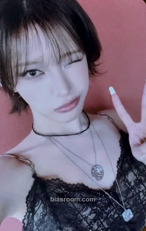 Moon Sua The Collective Soul and Unconscious: Chapter Two Photocard - Billlie - Billlie K-pop photocard