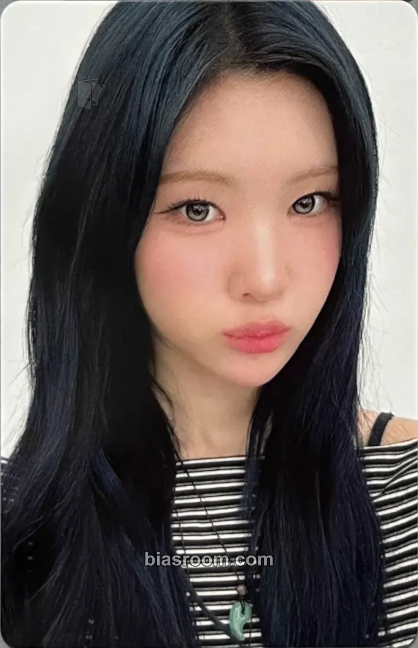 Juun Lemon Tang Photocard - Hearts2Hearts - Hearts2Hearts K-pop photocard