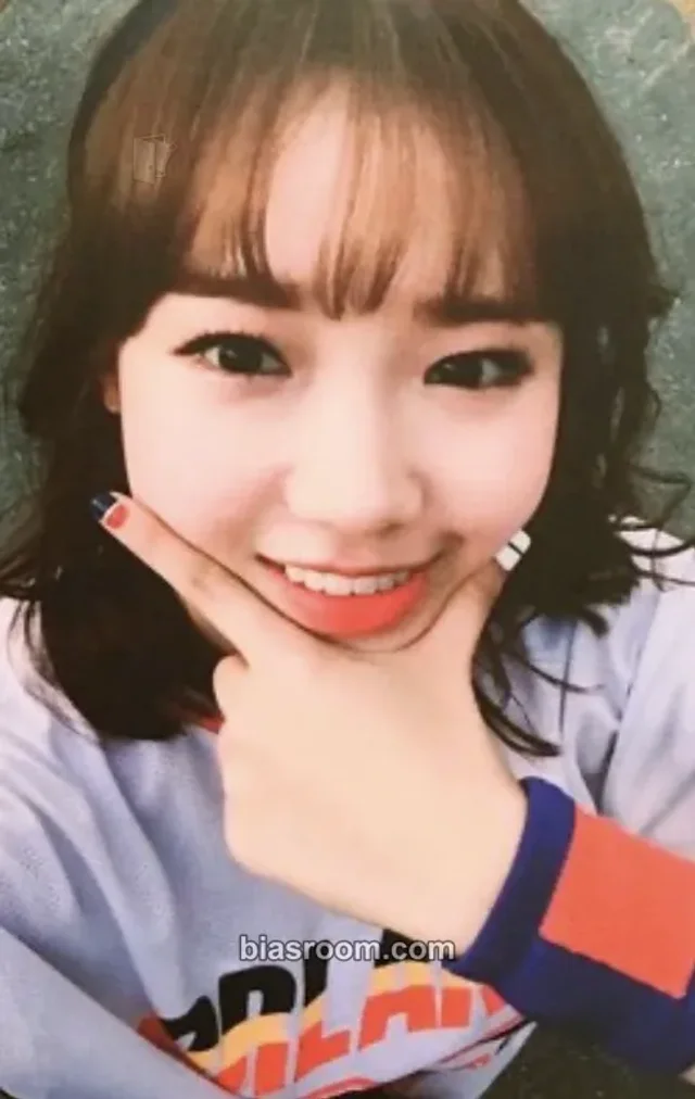 Weki Meki - Yoojung - WEME Album broadcast bad image - replace