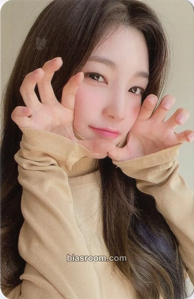 Yeonhee Season's Greetings 2022 Photocard - Rocket Punch - Rocket Punch K-pop photocard