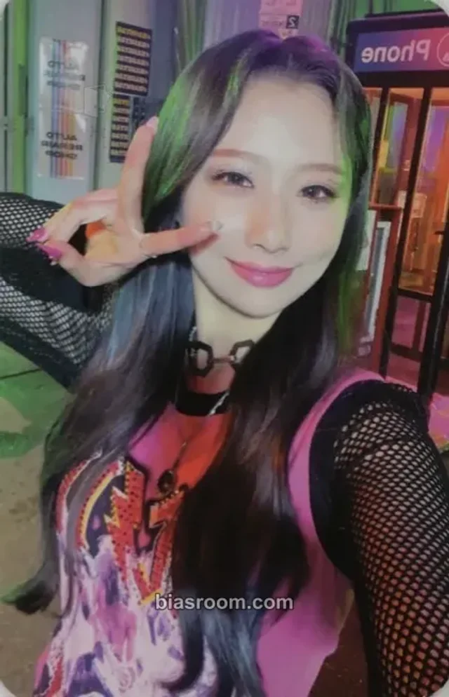 Yewon Hot Issue Icons K-pop photocard