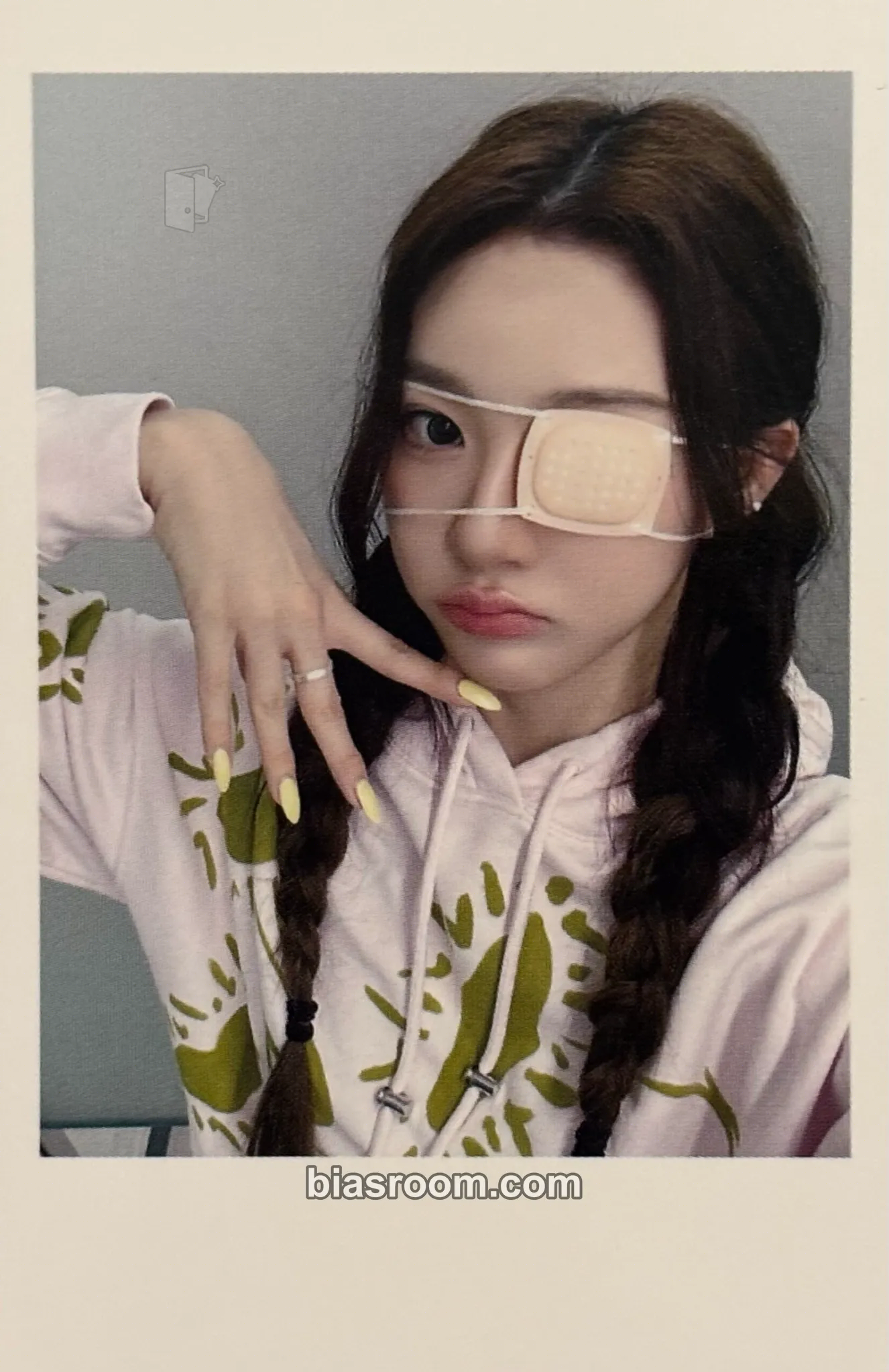 Xinyu Beyond Beauty Photocard - tripleS - tripleS K-pop photocard
