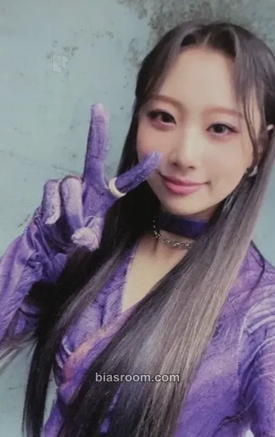 Yewon Icons Photocard - Hot Issue - Hot Issue K-pop photocard