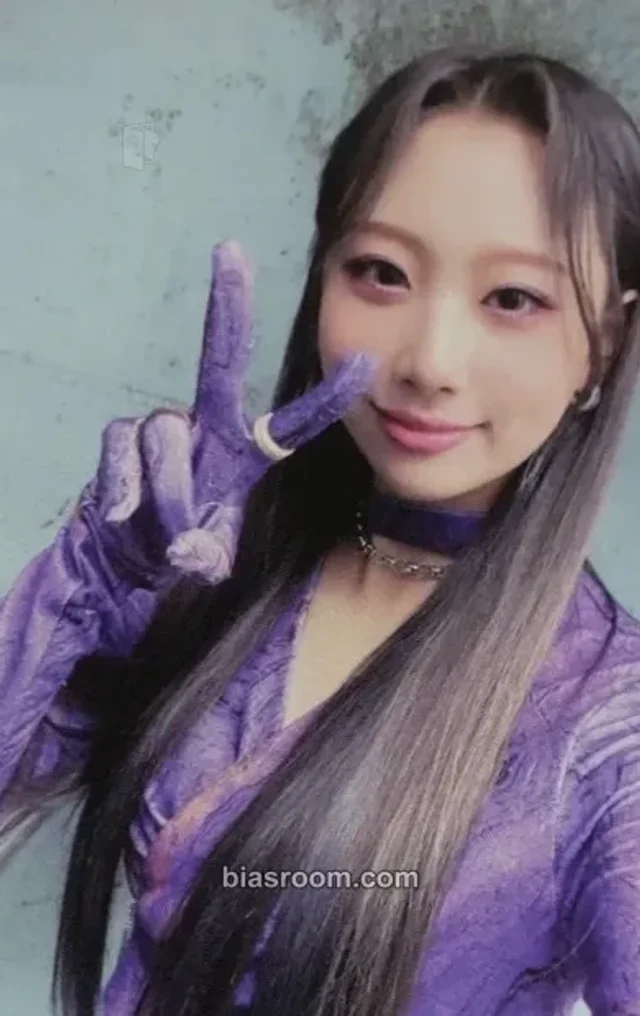 Yewon Hot Issue Icons K-pop photocard