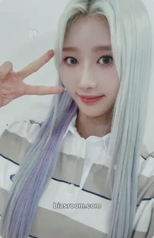 Yebin Hot Issue Icons K-pop photocard