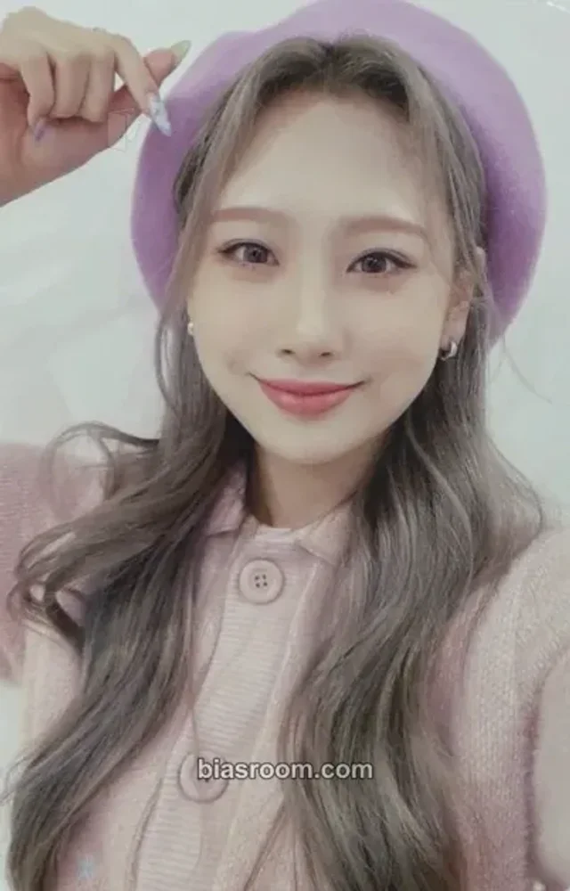 Yewon Hot Issue Icons K-pop photocard