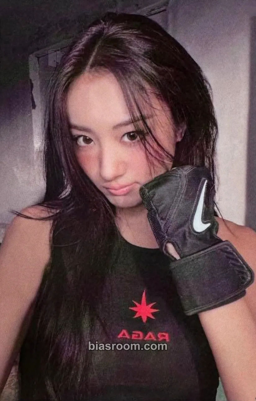 Gawon BITE NOW Photocard - MEOVV - MEOVV K-pop photocard