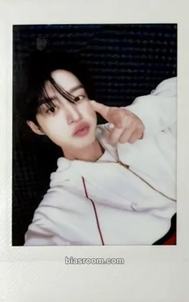 ZEROBASEONE - Jiwoong - Prezent Album tower records japan shibuya polaroid lucky draw (LD)