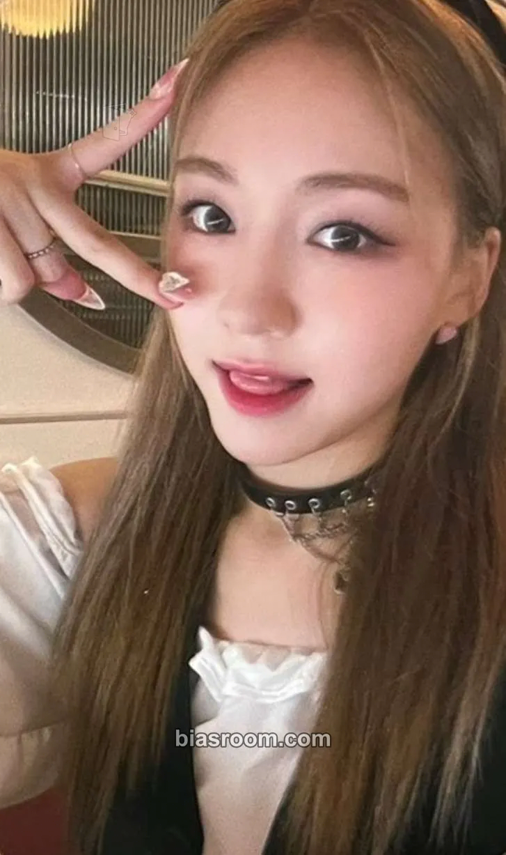 Dahyun Flash Photocard - Rocket Punch - Rocket Punch K-pop photocard