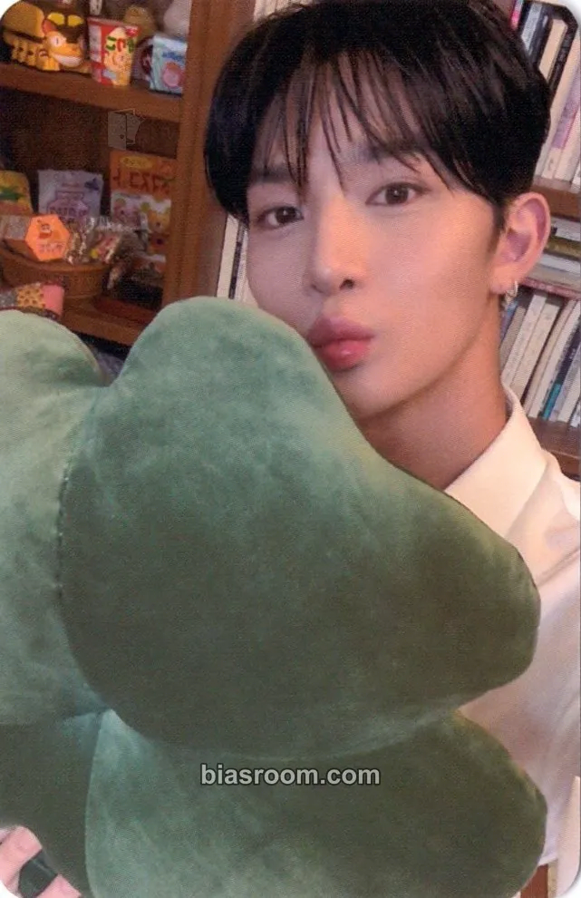 Jinyoung STILL YOUNG Photocard - Bae Jinyoung - Bae Jinyoung K-pop photocard