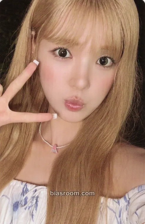 Yuha Lemon Tang Photocard - Hearts2Hearts - Hearts2Hearts K-pop photocard