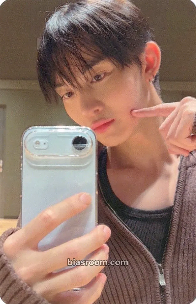 Jinyoung STILL YOUNG Photocard - Bae Jinyoung - Bae Jinyoung K-pop photocard