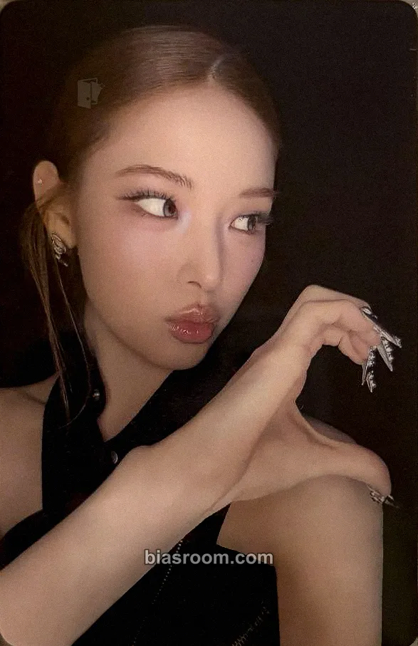 Mai Set The Tempo Photocard - izna - izna K-pop photocard
