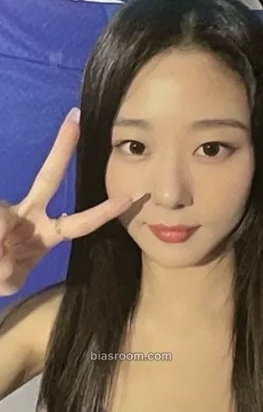 Chaerin Cherry Dash Photocard - Cherry Bullet - Cherry Bullet K-pop photocard