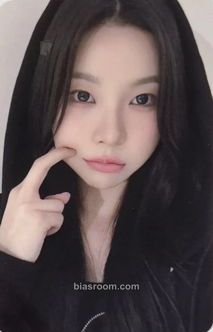 Ayeon Act Like That Photocard - GENBLUE - GENBLUE K-pop photocard