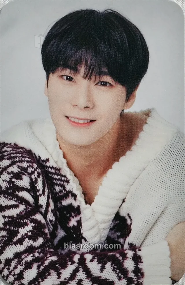 ASTRO - Moonbin - ASTRO & ROROHA Lovely Christmas Pop Up 2020 in Japan Other japan jpfc (japan fanclub) random photocard photocard binder