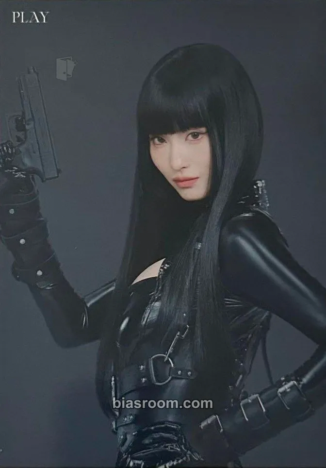 Momo PLAY Photocard - TWICE - TWICE K-pop photocard