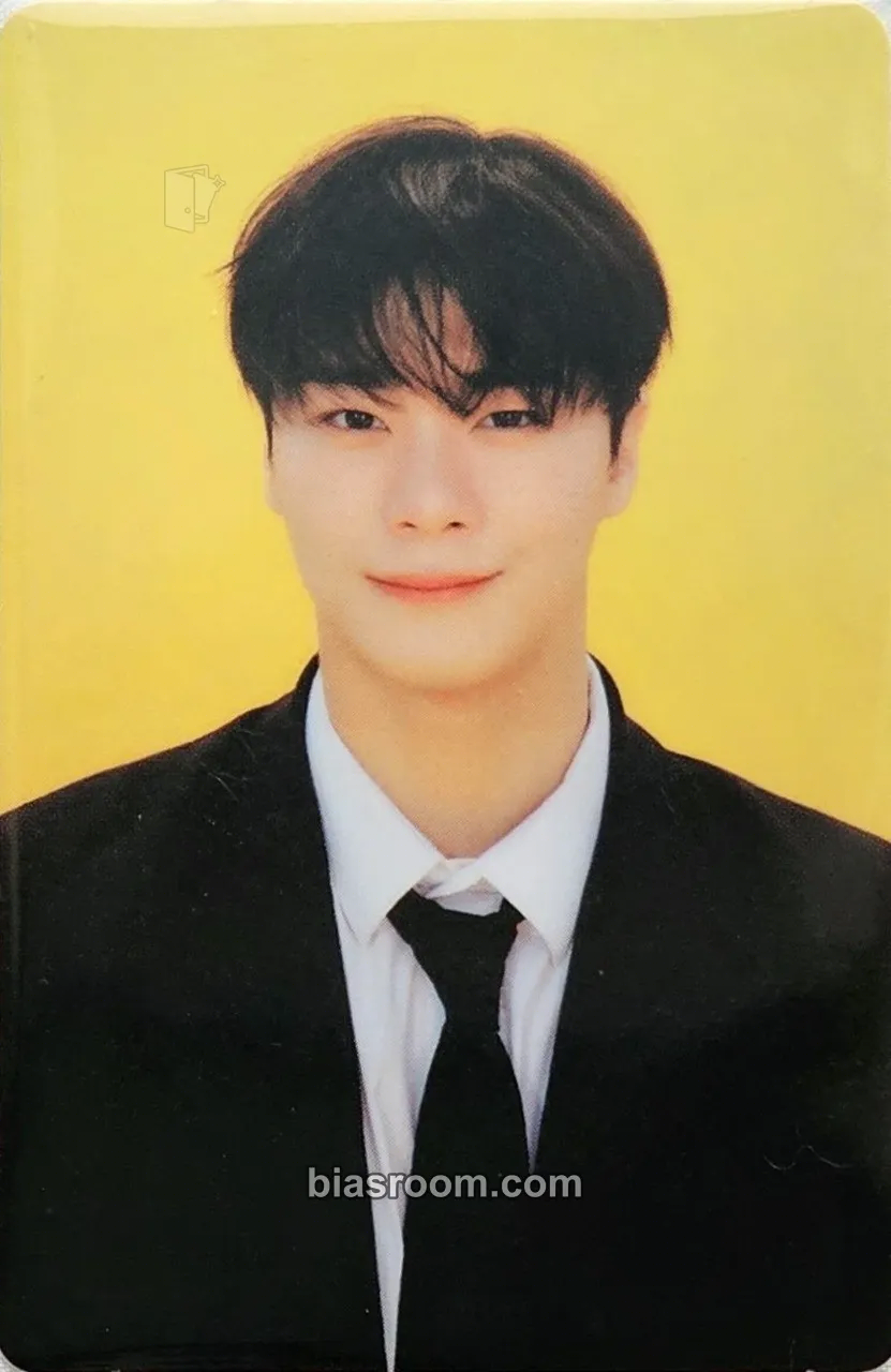 Moonbin 2023 Season’s Greetings Photocard - ASTRO - ASTRO K-pop photocard