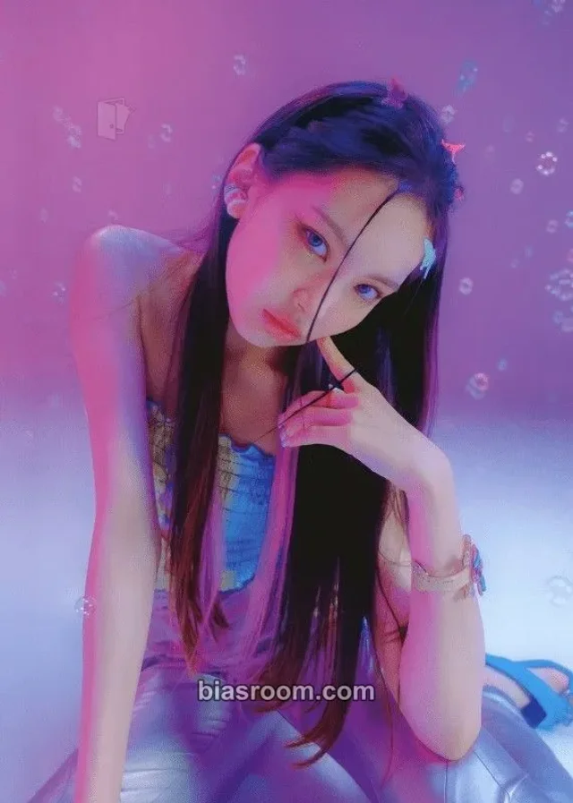 NewJeans - Hyein - NewJeans 1st EP “New Jeans” Album mini poster poster set merch A version