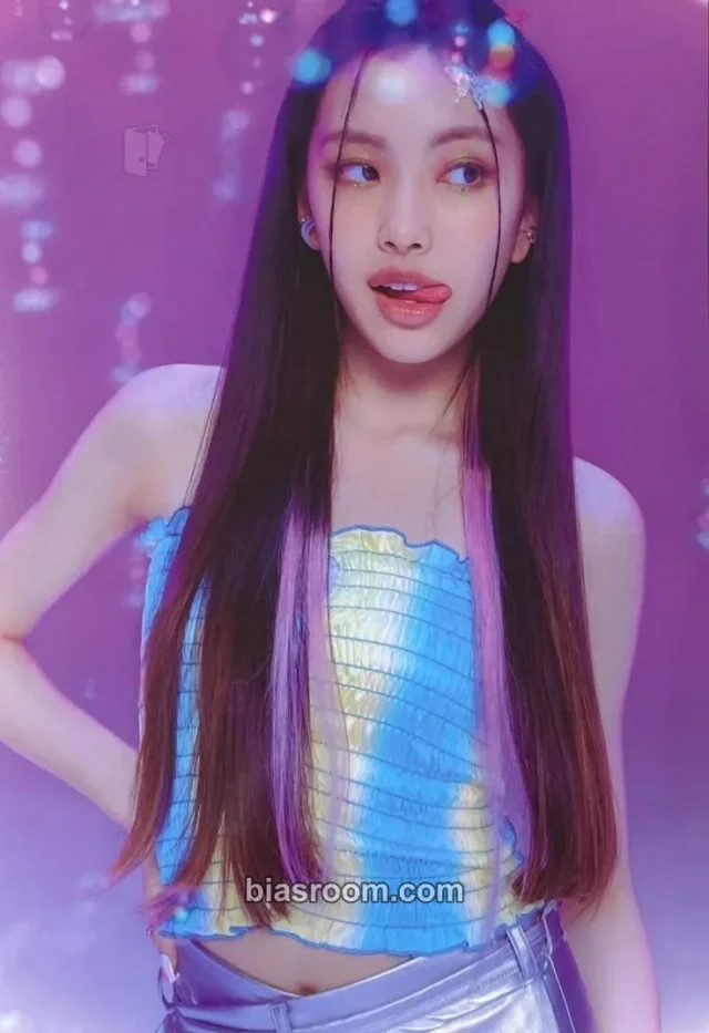 NewJeans - Hyein - NewJeans 1st EP “New Jeans” Album mini poster poster set merch B version