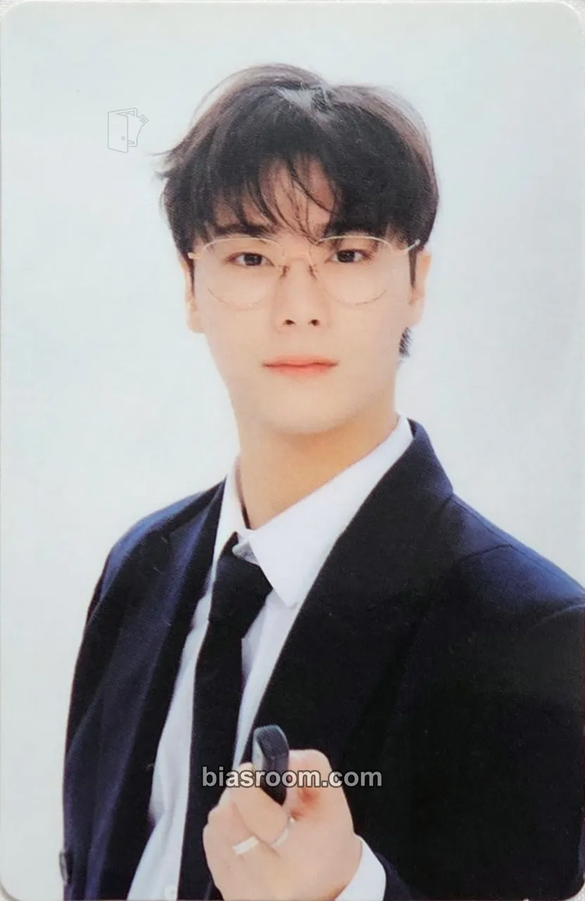 Moonbin 2023 Season’s Greetings Photocard - ASTRO - ASTRO K-pop photocard