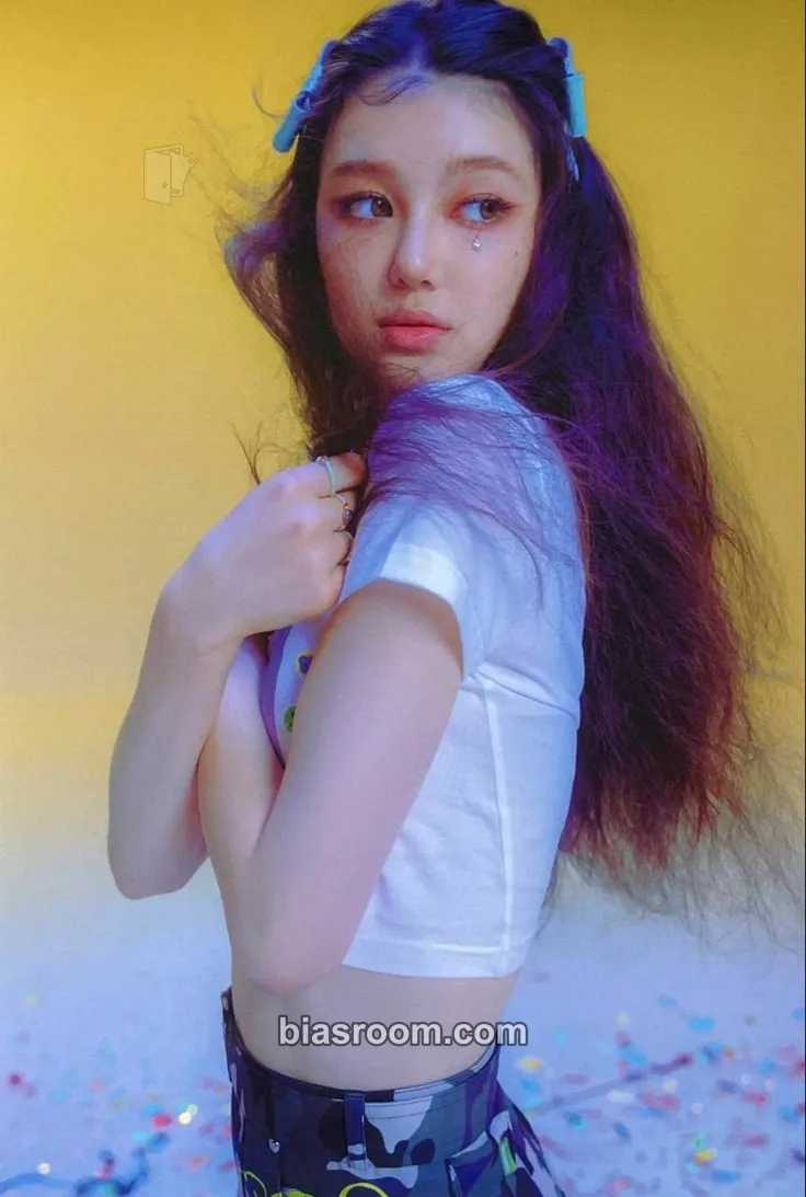 Danielle NewJeans 1st EP “New Jeans” Photocard - NewJeans - NewJeans K-pop photocard