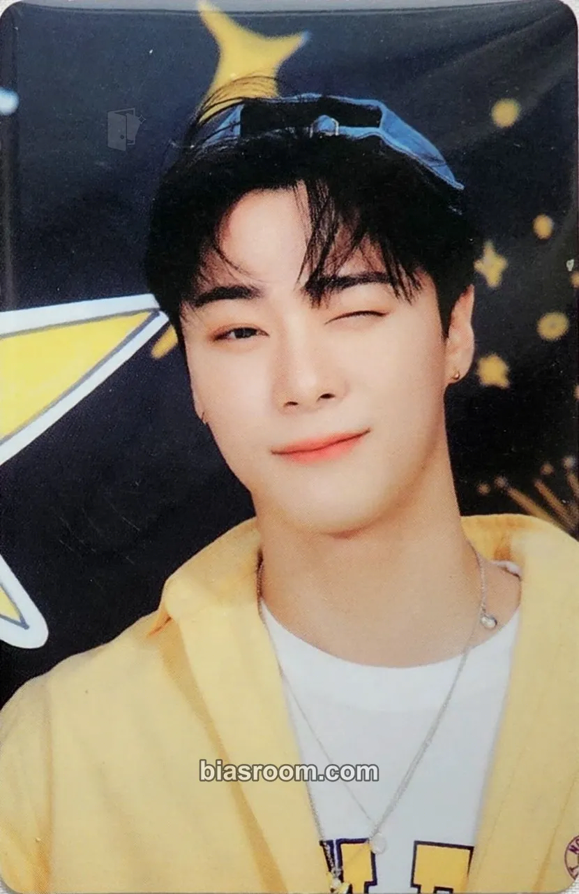 Moonbin 2023 Season’s Greetings Photocard - ASTRO - ASTRO K-pop photocard