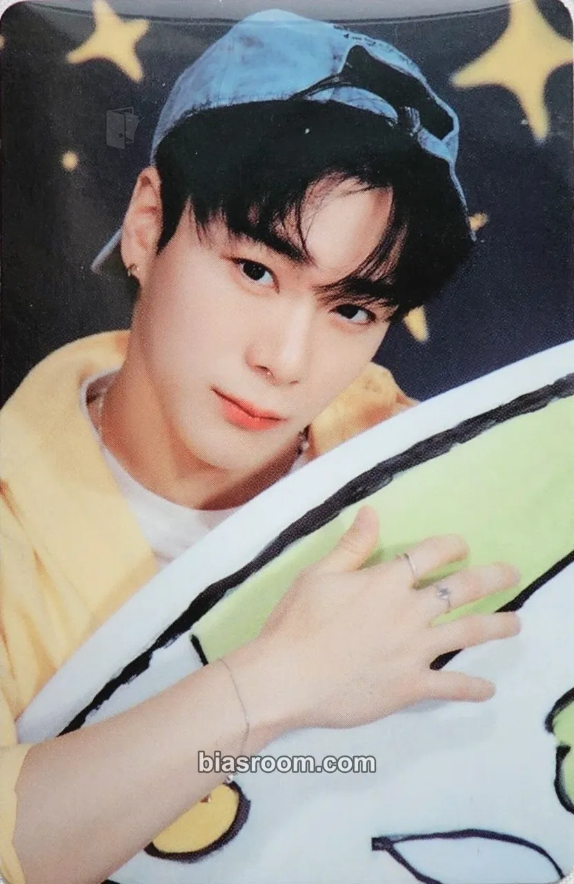 Moonbin 2023 Season’s Greetings Photocard - ASTRO - ASTRO K-pop photocard