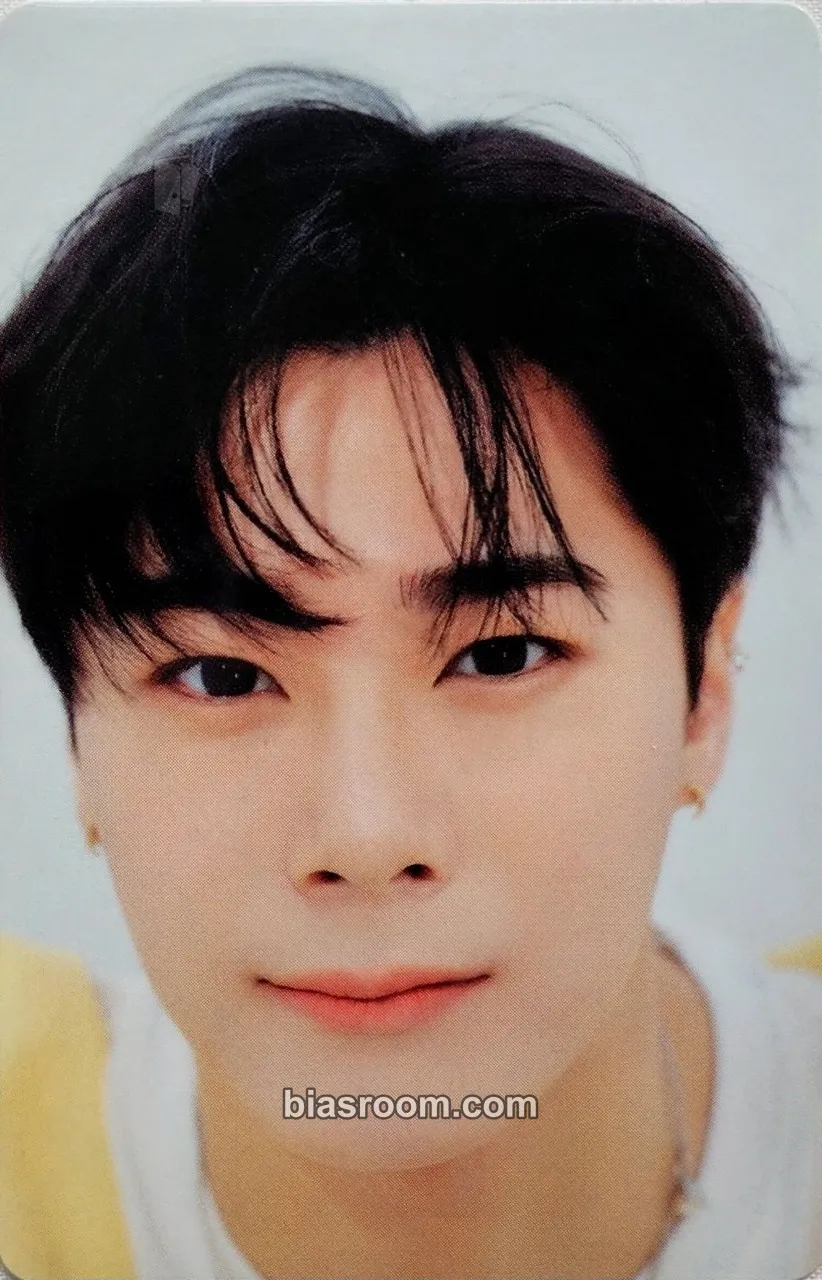 Moonbin 2023 Season’s Greetings Photocard - ASTRO - ASTRO K-pop photocard