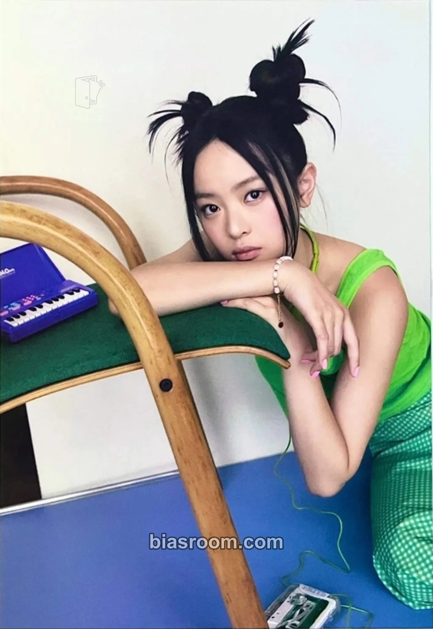 Hanni Welcome to ROOM 722 (2023 Season's Greetings) Photocard - NewJeans - NewJeans K-pop photocard