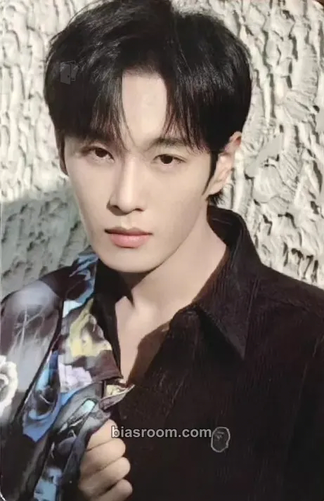 Wenhan Yuehua Entertainment Collector Cards Photocard - UNIQ - UNIQ K-pop photocard