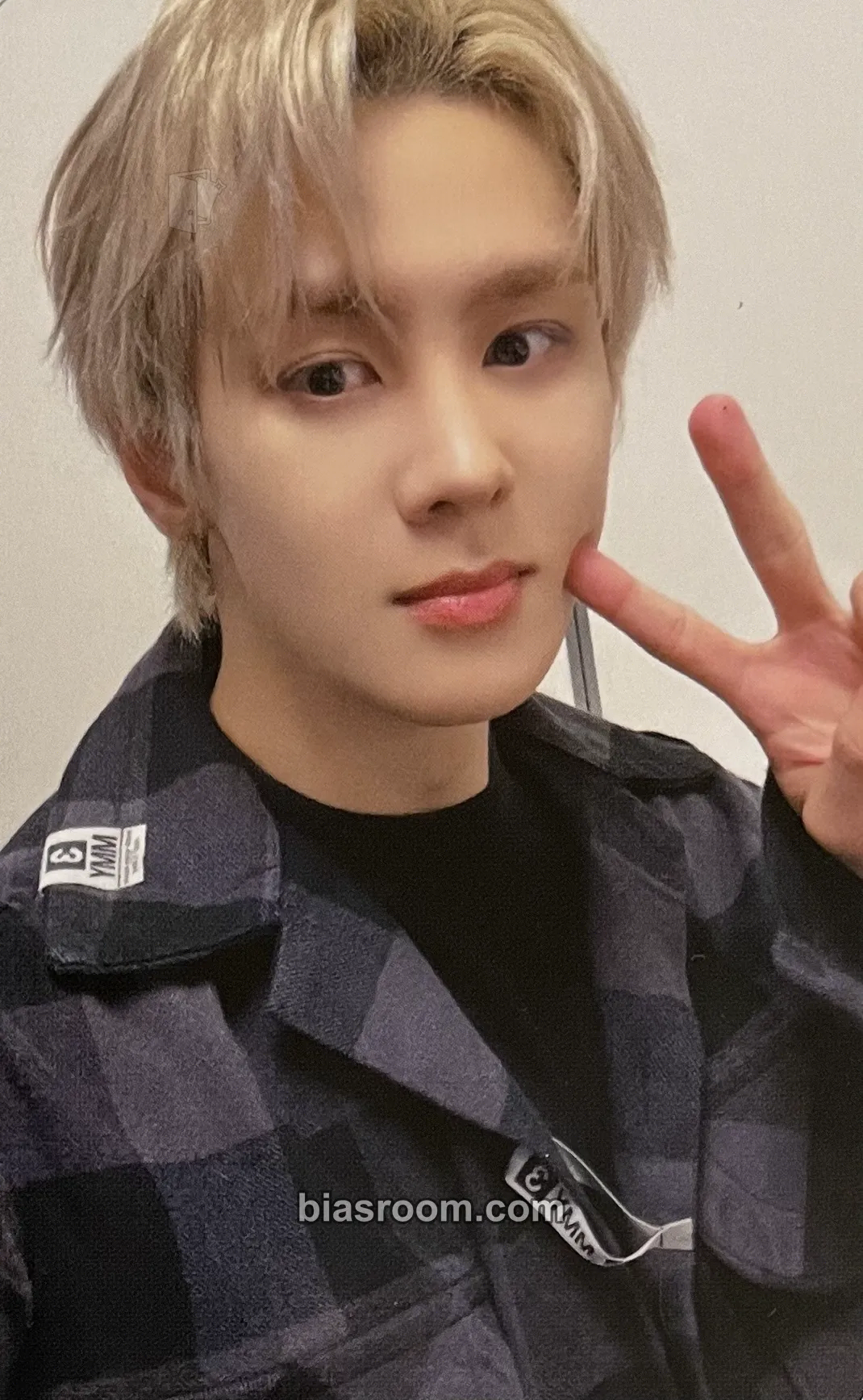 Kun Eternal White Photocard - WayV - WayV K-pop photocard