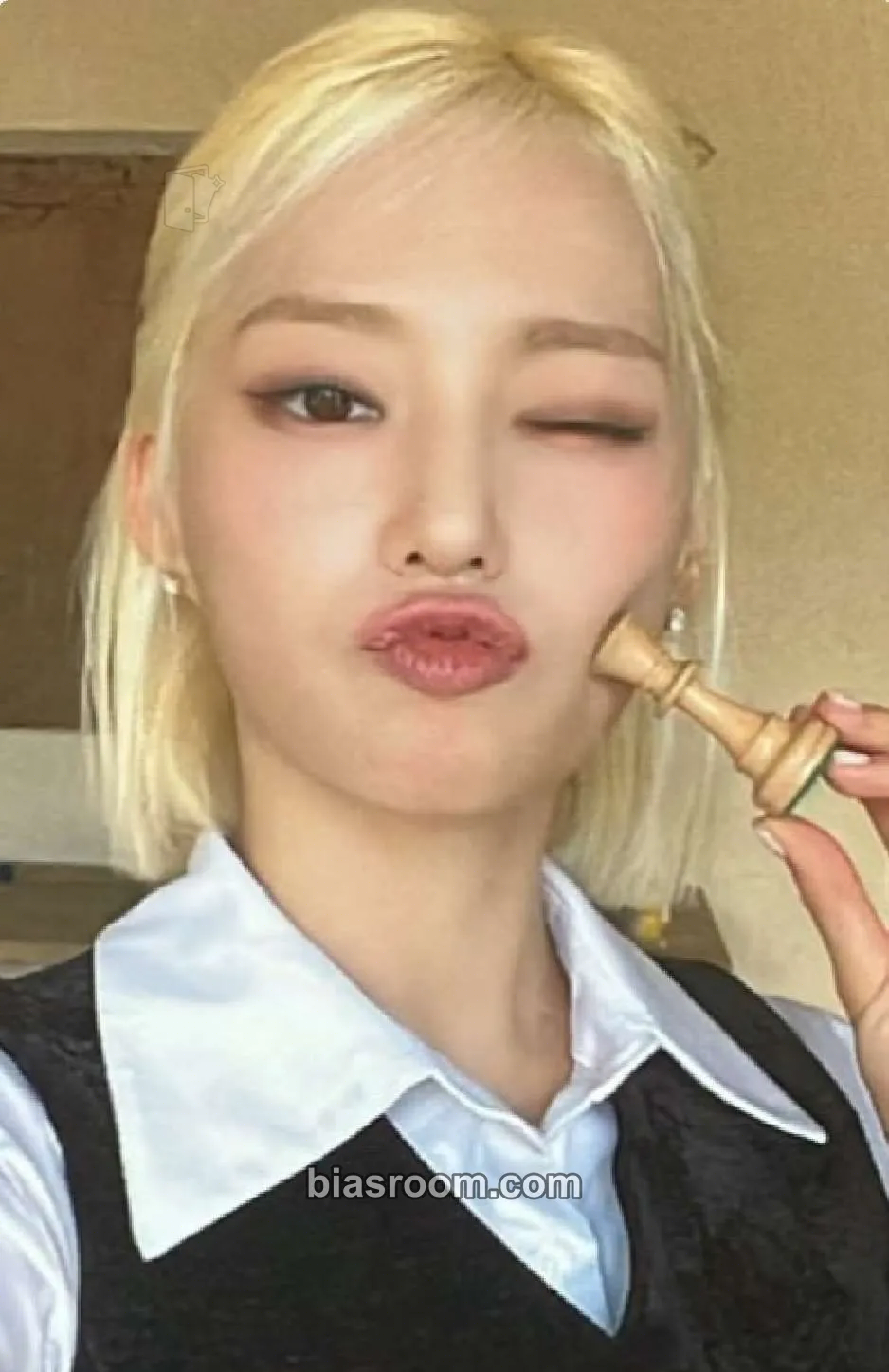 Yeeun 2024 Season's greetings Photocard - EL7Z UP - EL7Z UP K-pop photocard