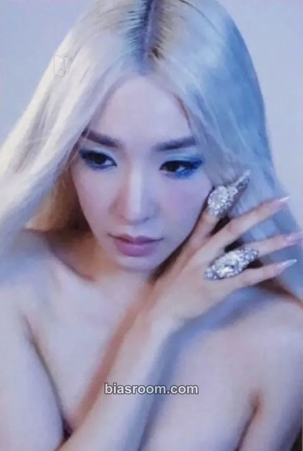 Tiffany Open Hearts Eve Tour (Tiffany) Photocard - Girls' Generation - Girls' Generation K-pop photocard