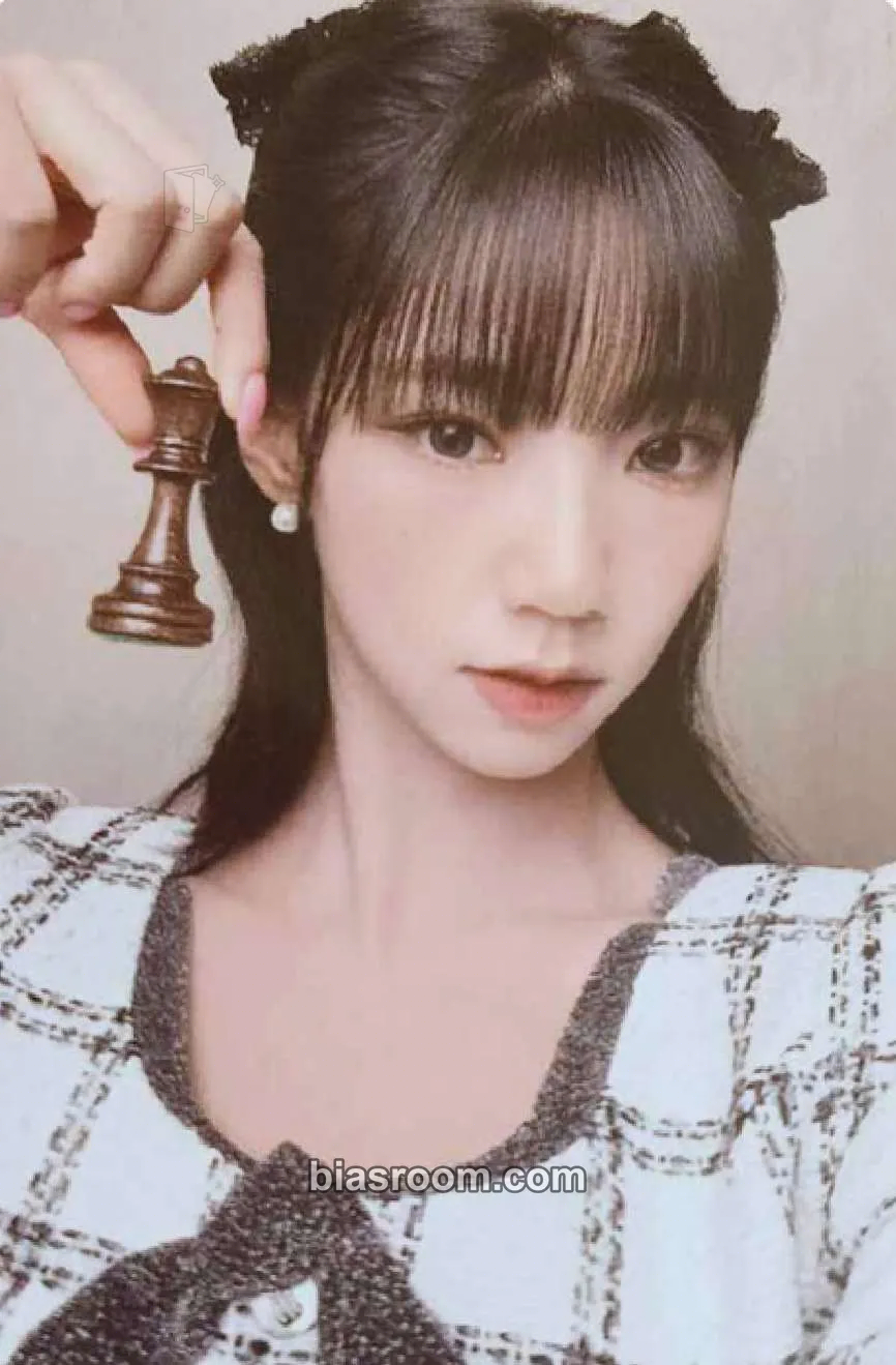 Yeoreum 2024 Season's greetings Photocard - EL7Z UP - EL7Z UP K-pop photocard