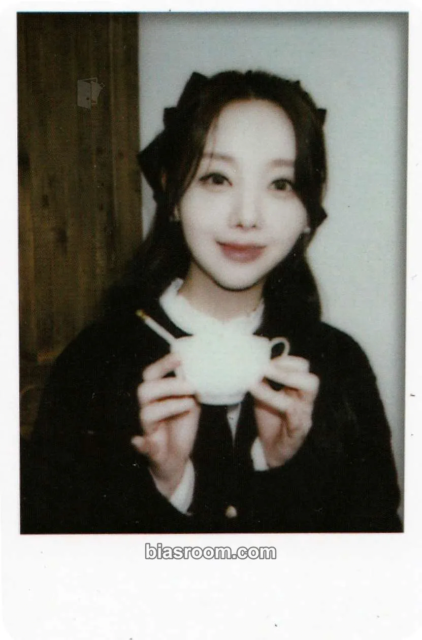 Kim Jiyeon (Kei) 2024 Season's greetings Photocard - EL7Z UP - EL7Z UP K-pop photocard