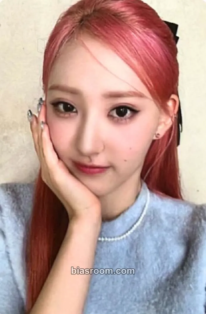 Hwiseo 2024 Season's greetings Photocard - EL7Z UP - EL7Z UP K-pop photocard