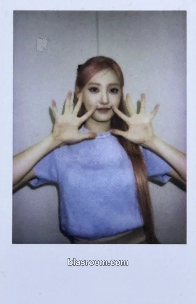 EL7Z UP - Hwiseo - 2024 Season's greetings Other polaroid pob (pre-order benefit) season's greetings sponge music