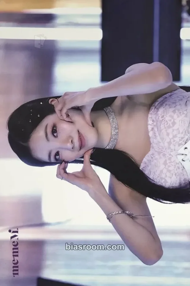 PURPLE KISS - Na Goeun - memeM Album soundwave round 5 postcard