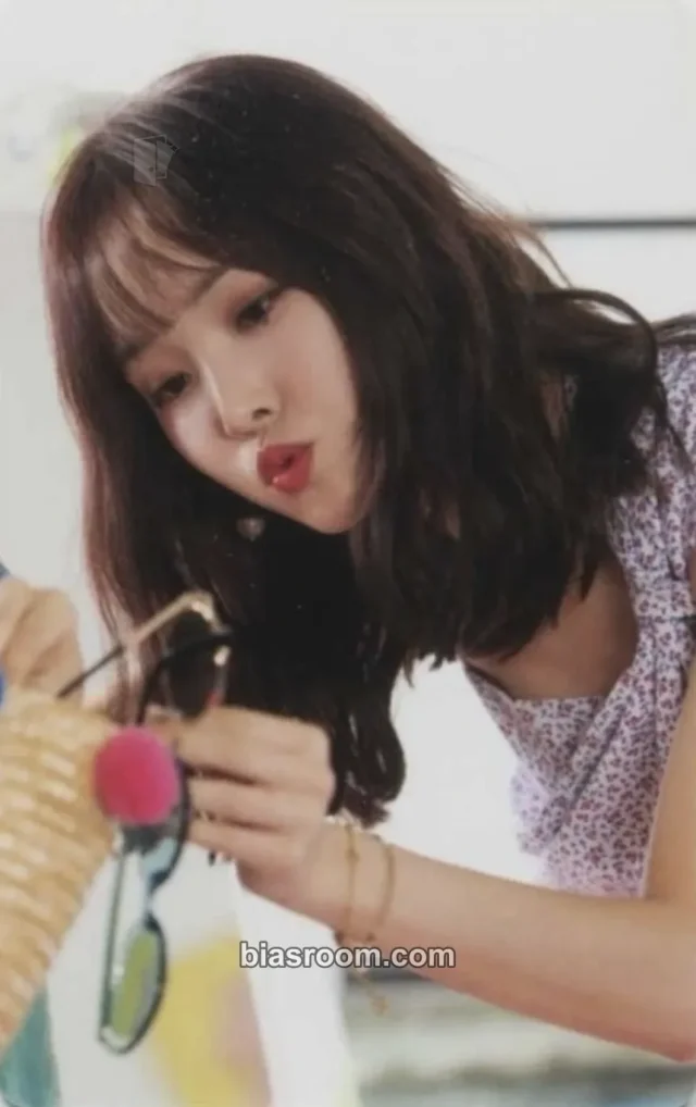 GFRIEND - Yuju - 2018 GFRIEND First Concert "Season of GFRIEND" Encore Event concert dvd/bluray photocard photocard set dvd version