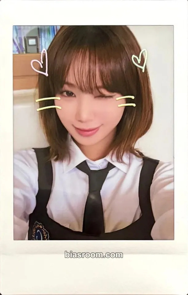 Kim Chaewon Japan Original Merchandise 'School Days' Photocard - LE SSERAFIM - LE SSERAFIM K-pop photocard