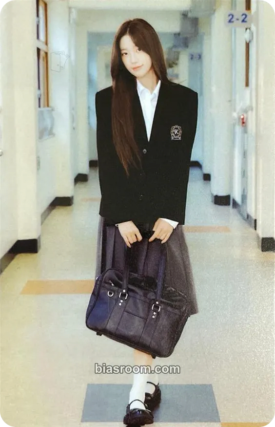 Kazuha Japan Original Merchandise 'School Days' Photocard - LE SSERAFIM - LE SSERAFIM K-pop photocard