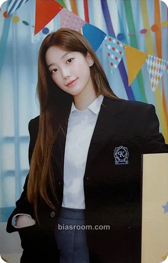 Kazuha Japan Original Merchandise 'School Days' Photocard - LE SSERAFIM - LE SSERAFIM K-pop photocard