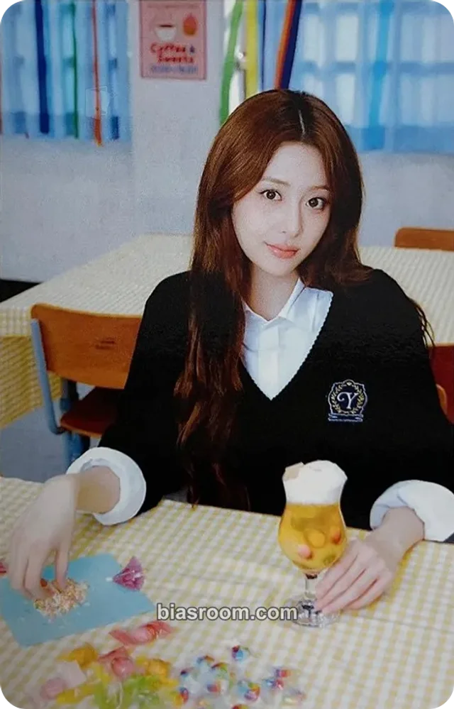 LE SSERAFIM - Huh Yunjin - Japan Original Merchandise 'School Days' Other merch photocard bag japan