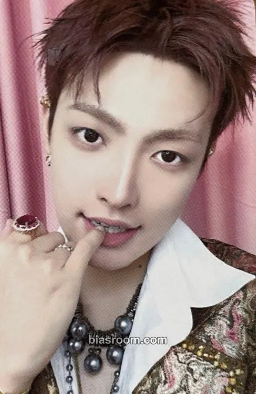 Hongjoong POP-UP: Golden Hour : Part.5 (Soundwave) Photocard - ATEEZ - ATEEZ K-pop photocard