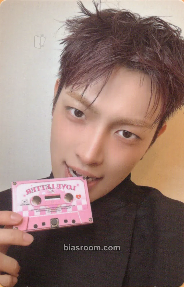 Hongjoong GOLDEN HOUR : Part.5 Photocard - ATEEZ - ATEEZ K-pop photocard