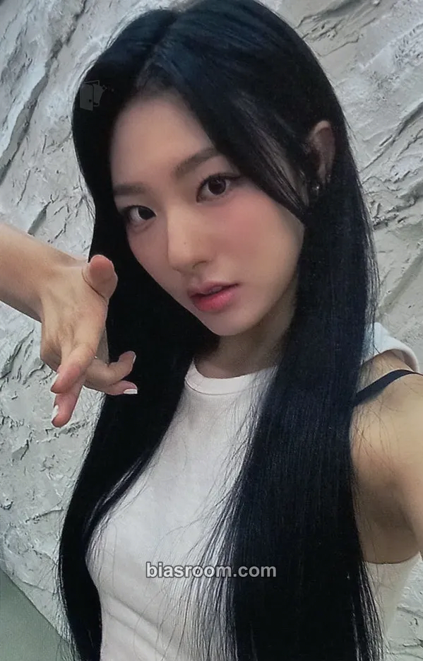 Xinyu Photocards (tripleS) | Bias Room